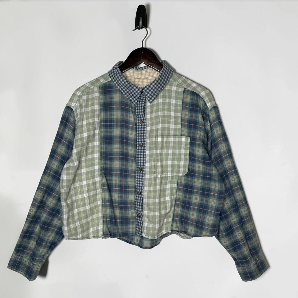 American Eagle Patchwork Plaid Flannel Crop Boxy Shirt Button Up size Medium